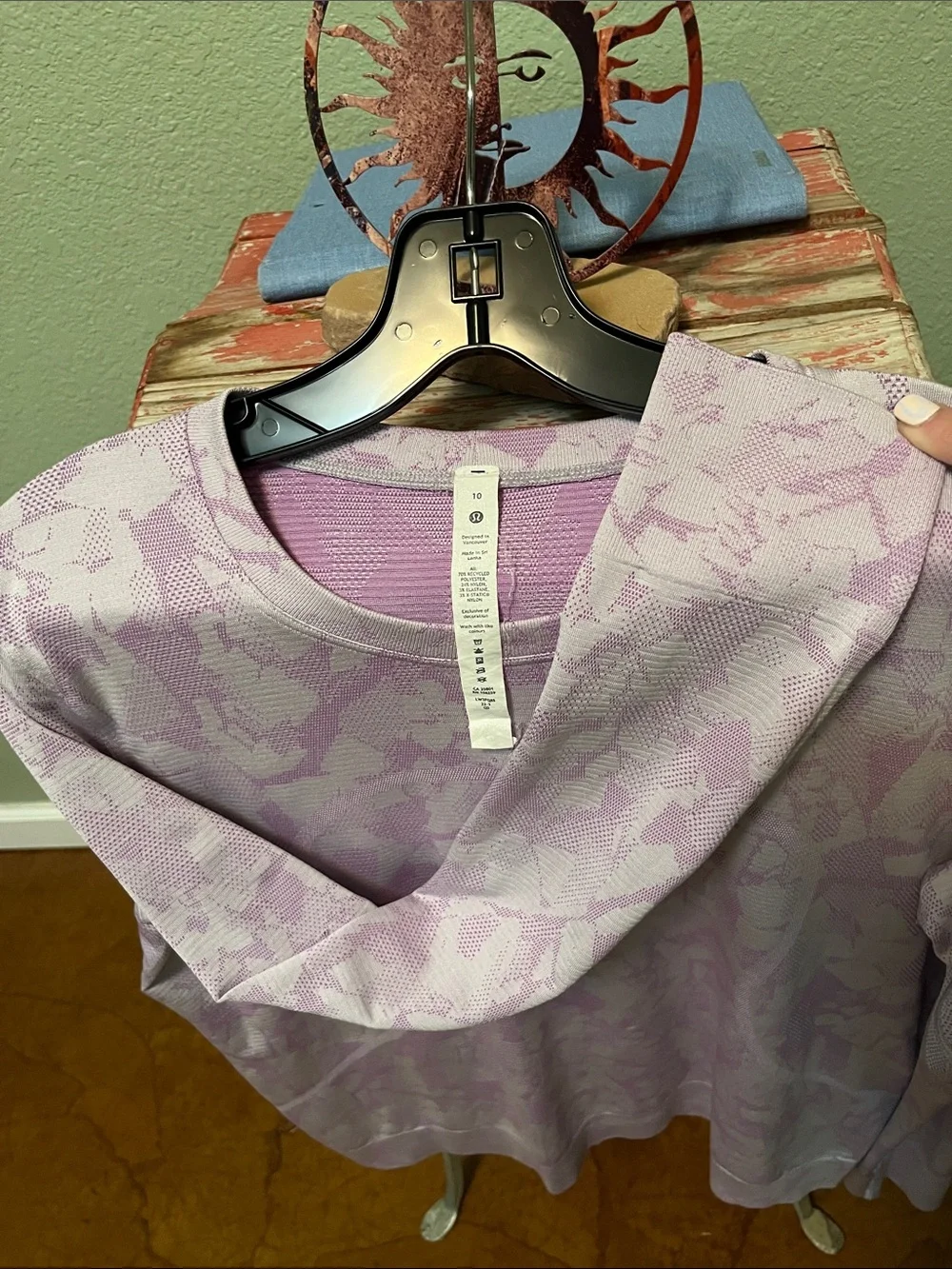 lululemon athletica Light Purple Floral Long Sleeve Tee Sz 10 - Picture 3 of 6